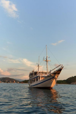 Phinisi sailing Komodo 3 days 2 night
